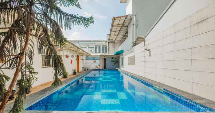 Swimming Pool OYO Collection O 818 Micasa Residence