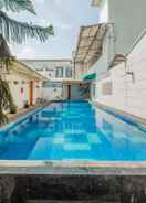 SWIMMING_POOL OYO Collection O 818 Micasa Residence