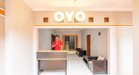 Lobby 2 OYO 691 Kawaluyaan Residence Syariah