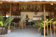 Lobi Three Little Birds Resort