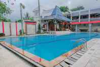 Swimming Pool OYO 803 Toetie Hotel