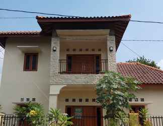 Bên ngoài 2 Jogja Homestay 761 & 765