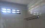 Toilet Kamar 7 Jogja Homestay 761 & 765