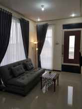 Lobby 4 Villa Imam Bonjol Atas Kav 12 by N2K