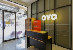 Lobby 6 Super OYO 866 Idola Residence