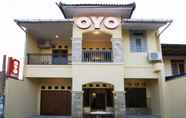 Exterior 2 OYO 931 Dara Dewi Homestay