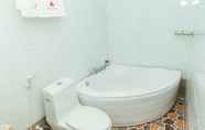 Toilet Kamar 4 Hotel De Lucas