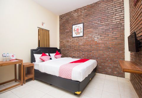Bedroom OYO 952 Annisa Syariah Guest House
