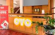 Lobby 7 Super OYO 759 Hotel Dewi Sri