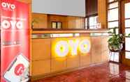 Lobby 6 Super OYO 759 Hotel Dewi Sri