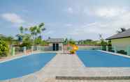 Swimming Pool 3 OYO 921 Hotel Ratu Pantai