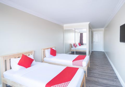 Bedroom Manila Airport Hotel by Urban Connect