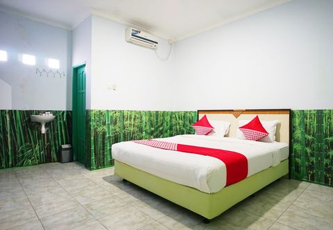 Kamar Tidur OYO 754 Nur Aziziah Guest House Syariah