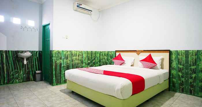 Kamar Tidur OYO 754 Nur Aziziah Guest House Syariah