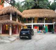 อื่นๆ 6 Way Shack Hostel Oslob Cebu