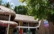 Exterior 3 Way Shack Hostel Oslob Cebu