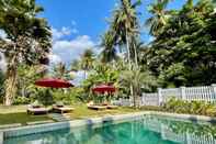 Swimming Pool Parasol Blanc Hotel