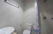 In-room Bathroom 7 Kuta Airport Insta Hotel