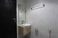 In-room Bathroom Kuta Airport Insta Hotel