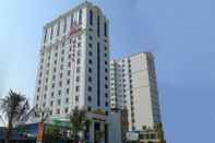 Bên ngoài Phoenix Hotel 2