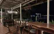 บาร์ คาเฟ่ และเลานจ์ 5 Harley's Pub and Hotel