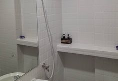 In-room Bathroom 4 Baan Daratorn Soi 53 Yeak 17
