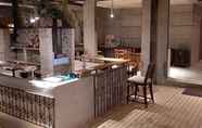 Quầy bar, cafe và phòng lounge 2 The Flying Fish Hostel Cebu