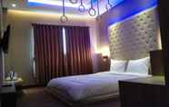 Kamar Tidur 3 Octo Hotel Cirebon