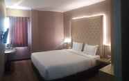 Kamar Tidur 4 Octo Hotel Cirebon
