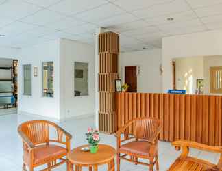 Lobby 2 OYO 1395 Carita Asri Villas & Resort