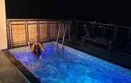 Swimming Pool 4 3 Bedrooms at Villa Suluh