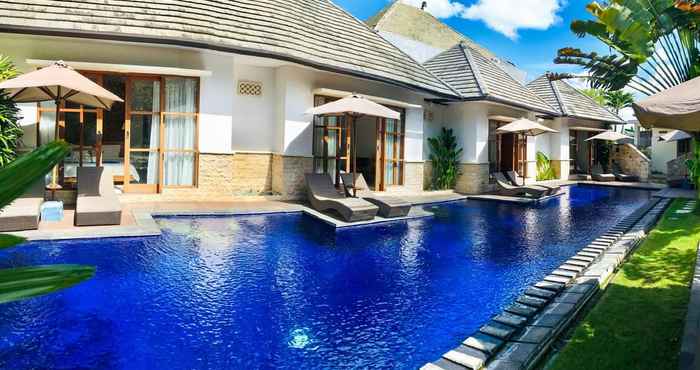 Kolam Renang M Two Villas Seminyak