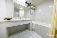 客室内バスルーム City Hotel Yangon (New Aye Yar)