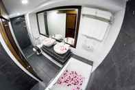 Toilet Kamar Tristar Hotel