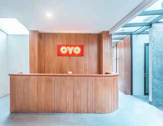 Lobby 2 OYO Life 1849 Ayama Syariah