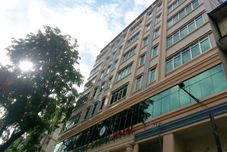 外観 Grand Laurel Hotel