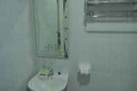 Toilet Kamar Dewondaru Home Stay