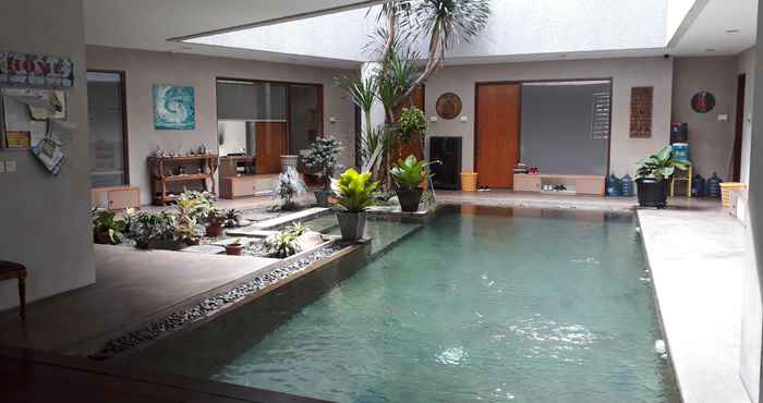 Kolam Renang The Lodge Karawaci