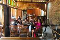 Bar, Kafe, dan Lounge Saka Homestay Boutique & Cafe