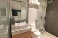 Toilet Kamar Real Suites