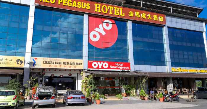 ภายนอกอาคาร Super OYO 1114 Neo Pegasus Hotel