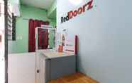 Sảnh chờ 3 RedDoorz @ DBuilders Rooms Ph2 Taguig