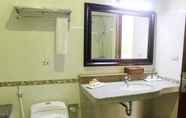 In-room Bathroom 5 Seruni Hotel Villa
