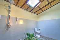In-room Bathroom Ayu Hill Bungalows Nusa Penida