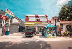 Exterior 3 OYO 842 Arafuru Residence Near Rs Duren Sawit