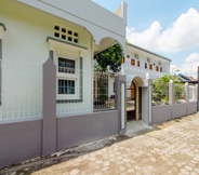 Exterior 4 OYO Living 2217 Permana Guesthouse Syariah