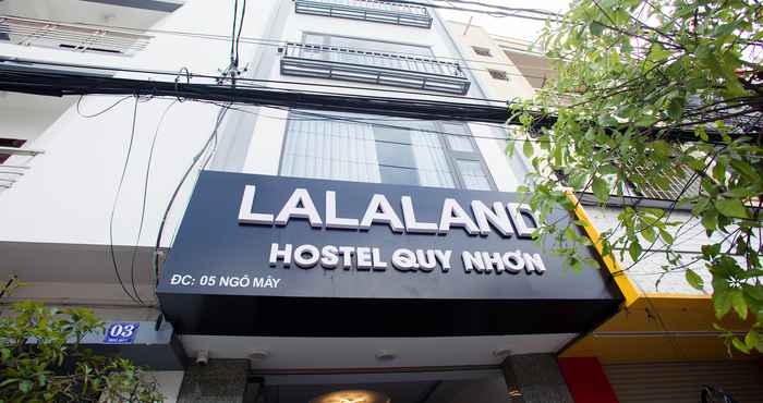 Bên ngoài Lalaland Hostel Quy Nhon