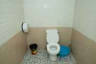 Toilet Kamar Beach House Homestay