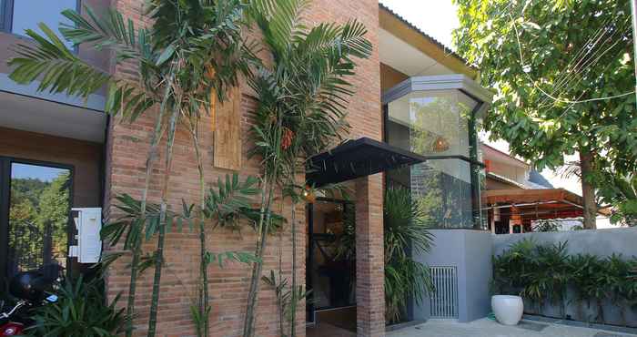 Exterior Pakis Residence Surabaya