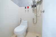 Toilet Kamar RedDoorz Plus @ Casa Lucia Sindalan San Fernando City Pampanga - Vaccinated Staff 